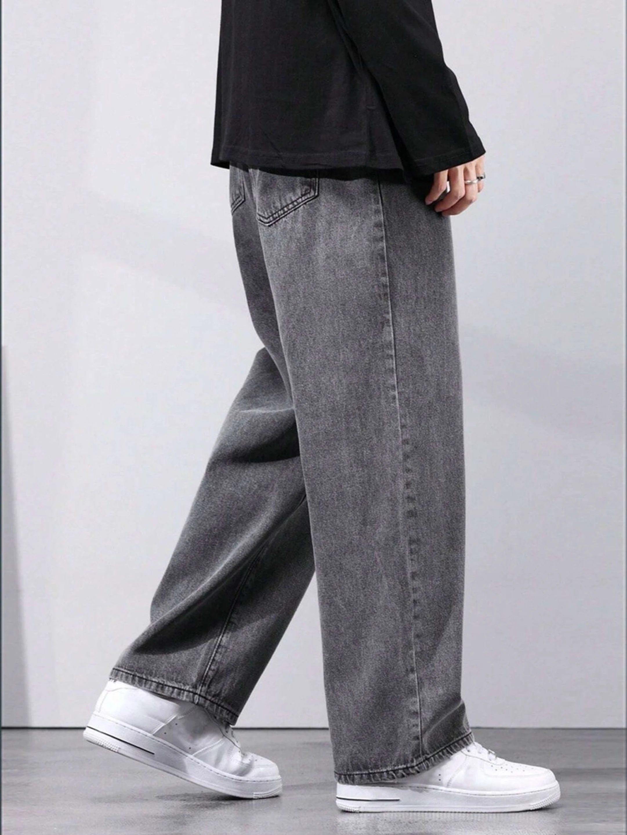 Men Relaxed Fit Mid Rise Grey Jeans